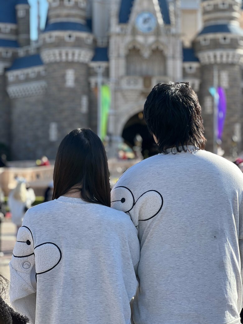 ペアコーデが可愛い！奥さんとディズニーランドで撮影した1枚