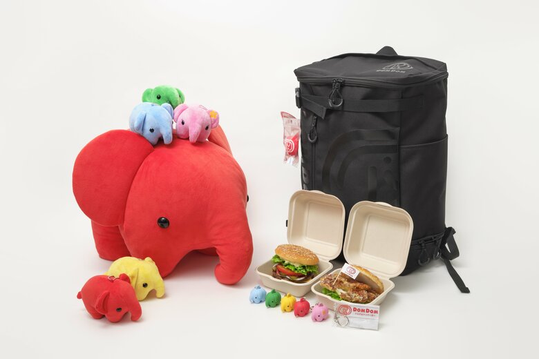 多くの商品を展開。グッズを愛用する若い人のなかには、ドムドムハンバーガーを食べたことがない人も