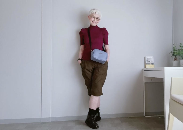 セーター／しまむら、ショートパンツ／ワークマン、ショルダーバッグ／しまむら