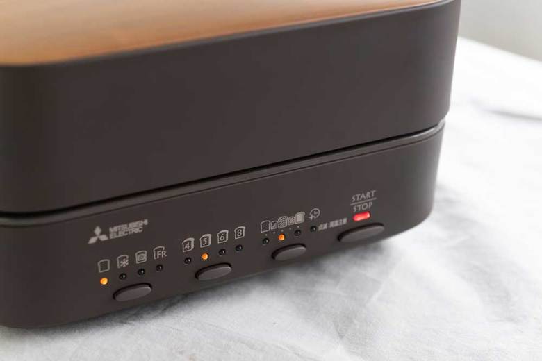 ▲パンの厚さは4枚切り／5枚切り／6枚切り／8枚切りから選択する。焼き色はふわふわ／薄め／ふつう／濃いめ／サクサクの5段階を切り替え可能