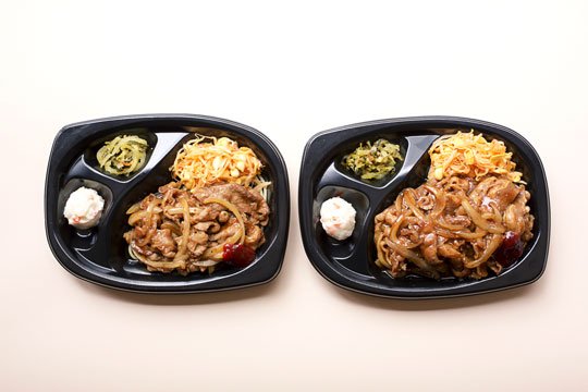 （左）カルビ焼肉弁当　560円、（右）Wカルビ焼肉弁当（肉2倍）860円（ともに税込）