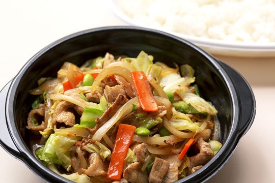 肉野菜炒め弁当　520円（税込）※地域により価格が異なる場合がございます