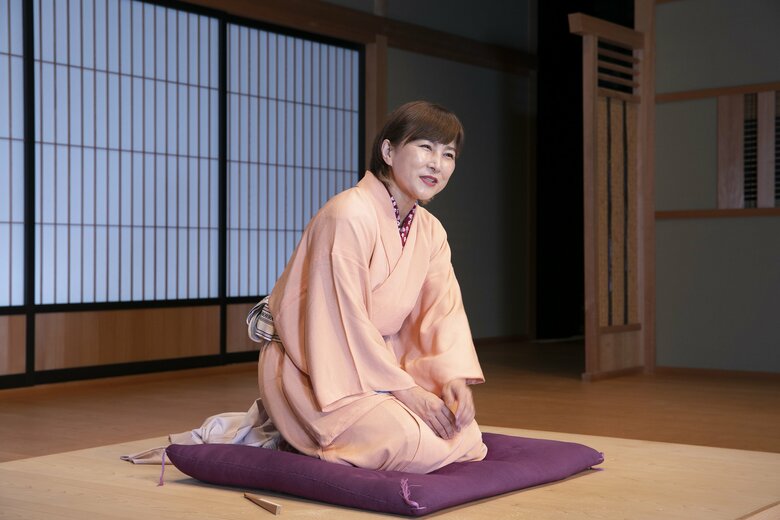 高座に立つ三遊亭あら馬さん