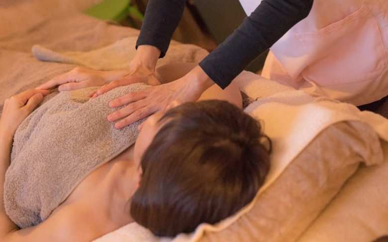 施術の様子（本人提供）