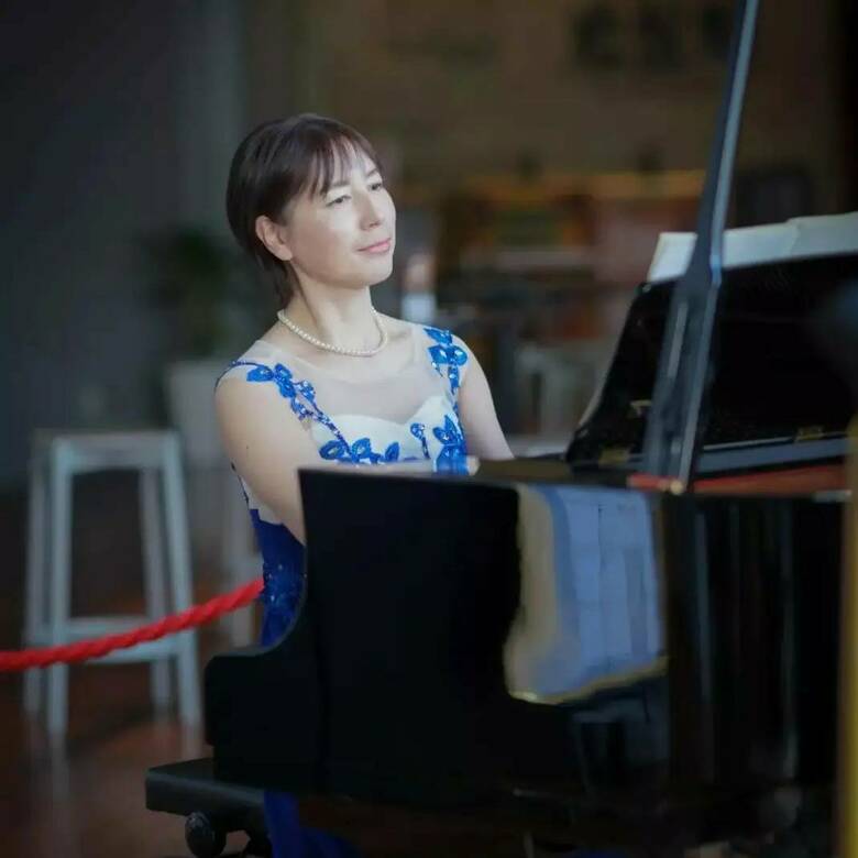 5歳からピアノを始めて音楽高校と芸術大学に進んだ