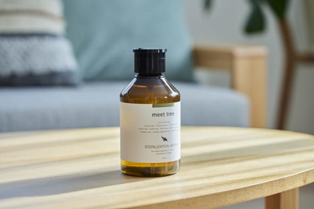 HINOKI プッシュ式アロマ除菌　500ml 2200円（税込）