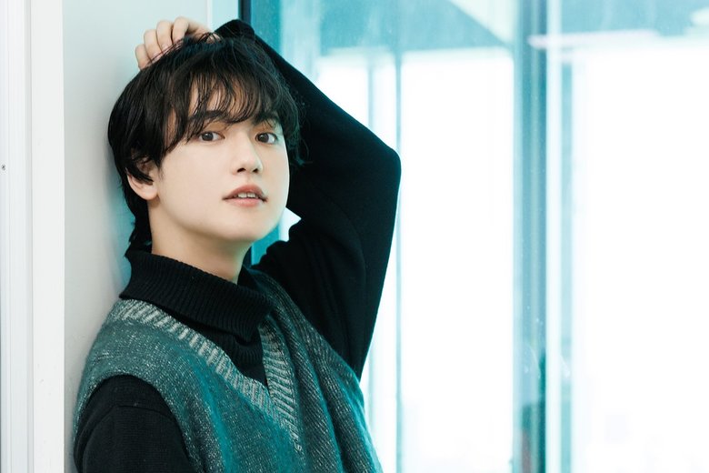 思わず引き込まれる瞳と艶やかな美肌が印象的