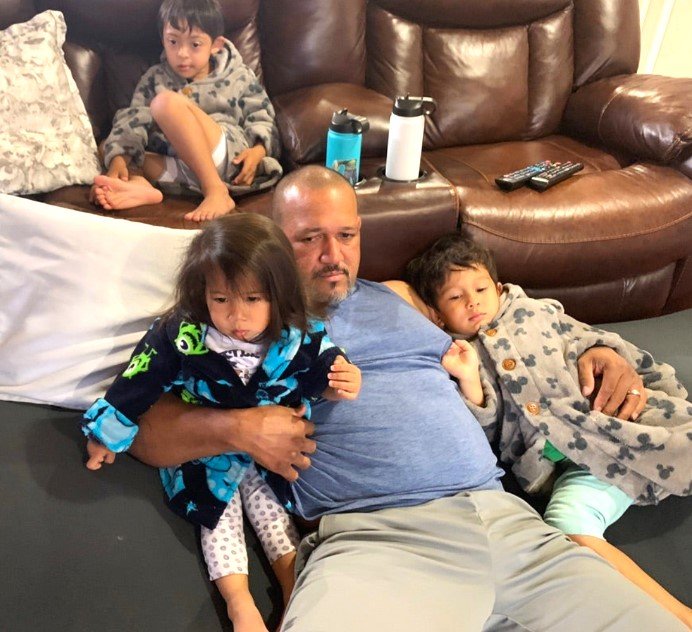 お子さんたちとくつろくラミちゃん