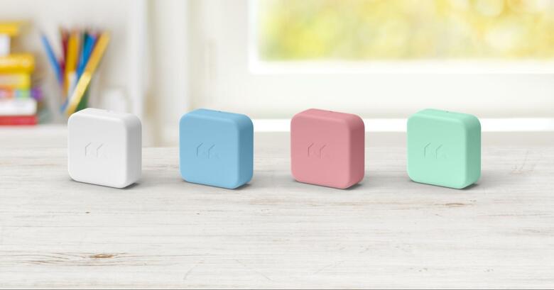 いつでもアプリで子どもの居場所がわかる「みてねみまもりGPS」は小型端末もカラフルなラインナップ