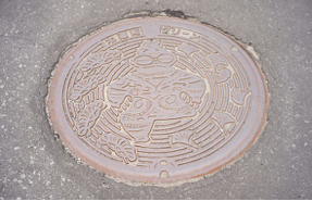 ▲マンホールも遮光器土偶。町のいたるところに土偶が潜んでいる