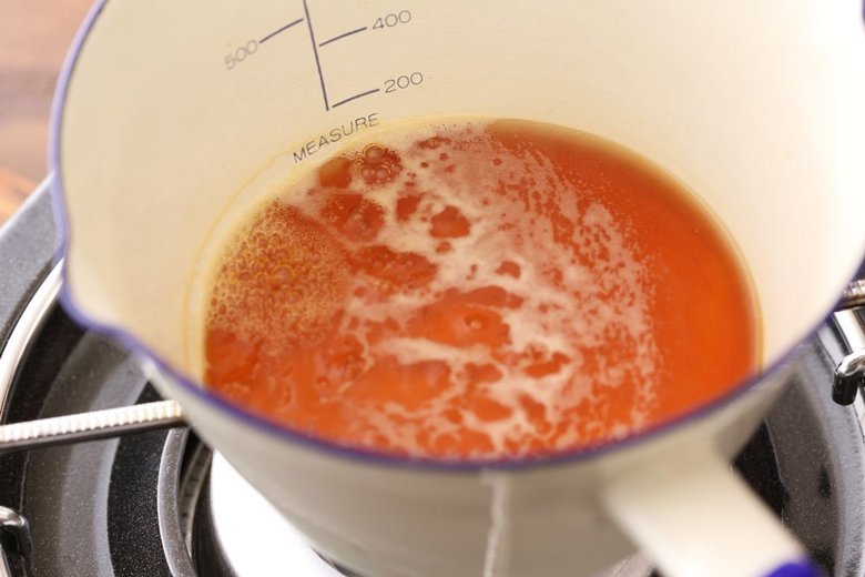 醤油だれを煮詰めているところ