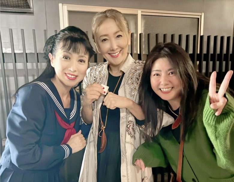 闘病を支えてくれた西村知美ちゃん（左）と姉と慕う東ちづるさん（中央）と