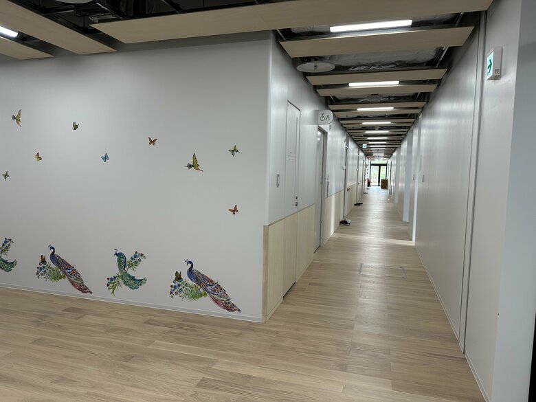 元々真っ白だった壁を可愛らしく装飾したそう