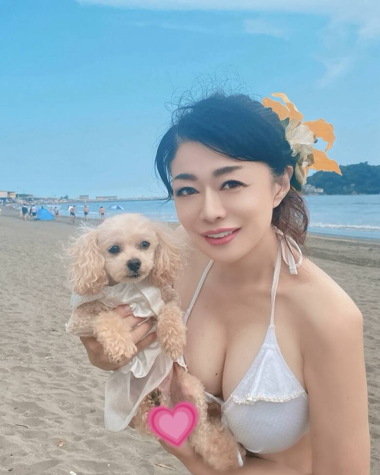 まさに美魔女！50代後半とは思えないナイスバディ