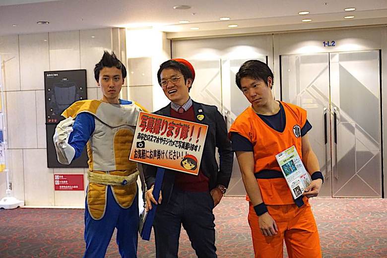 コスプレ姿で新成人を出迎えた職員の方たち