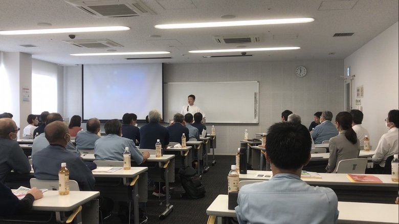 19年には闇営業問題で一時活動自粛。企業のコンプライアンス研修で、みずからの実体験を話すことも