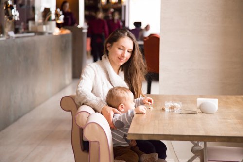 ※本記事は筆者のブログ『TOKYO 3H』の「初めての赤ちゃん連れ外食に尻込みしてしまう人のための5つのtips」を再編集したものです。