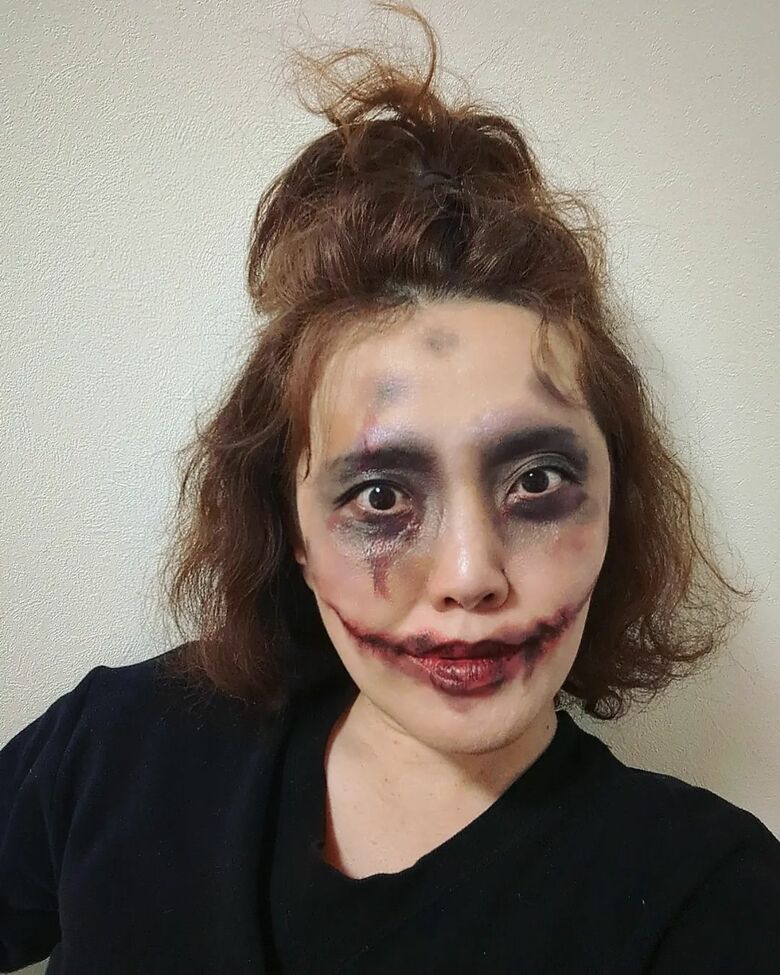 自前でハロウィン・ゾンビメイクに挑戦した隅田さん