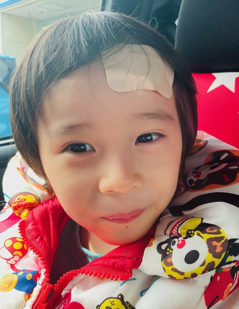 わんぱくだという次男くん。過去に額を4回も縫っている。そのたびにママはヒヤヒヤ