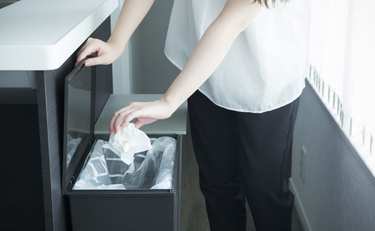 ゴミ出し頻度が減る!?藤田朋子さんの1／3まで資源ゴミを圧縮する技