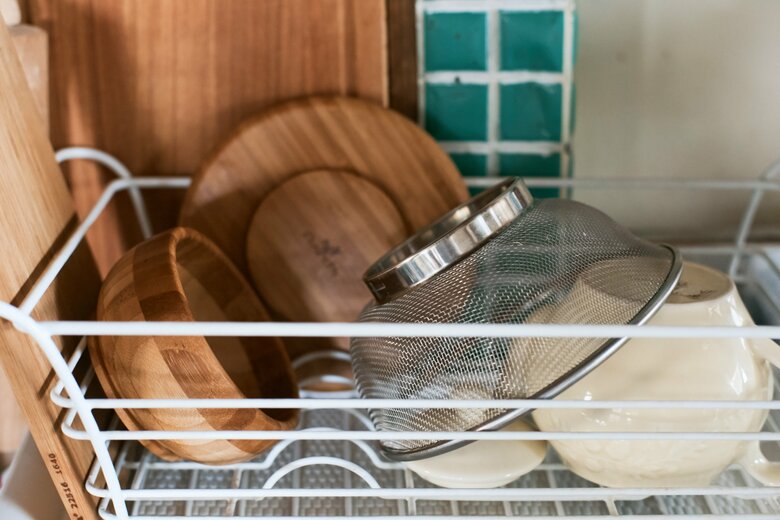 ▲志麻さんが実際に使っている、ステンレス製の小ぶりなザル。独身時代に買ったものは7年間も使い倒したそう。