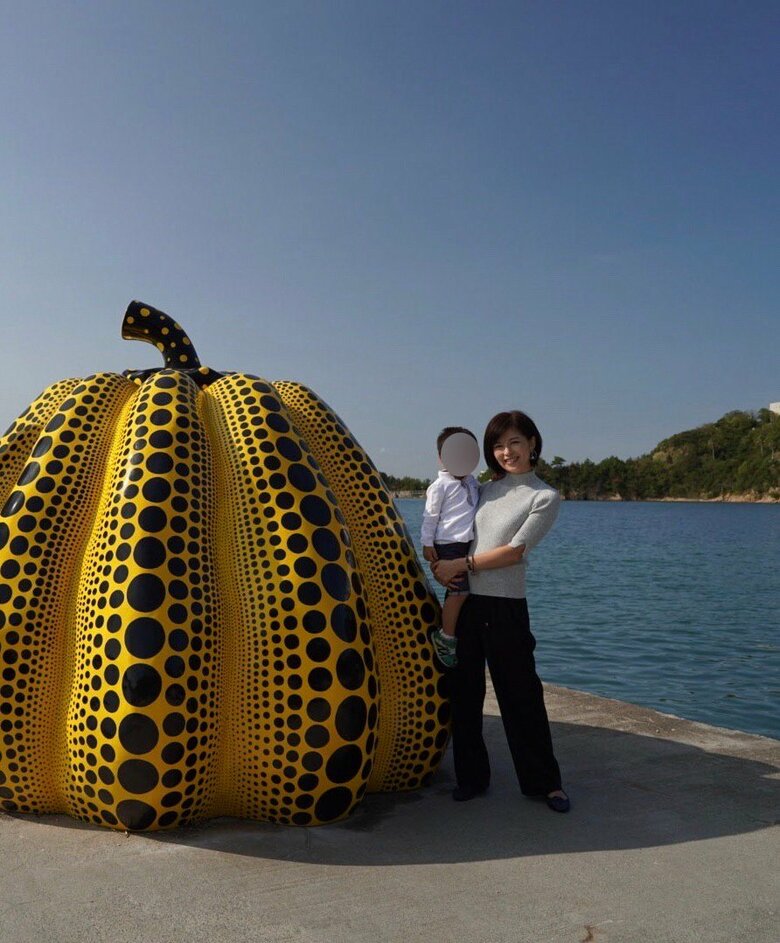 現在は故郷の香川県に暮らす中野さん。アートの島として有名になった直島で長男と