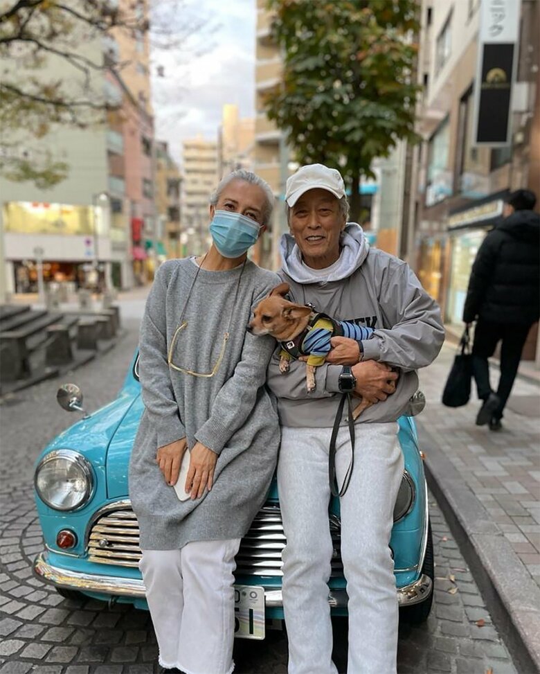 リンクコーデがおしゃれ！今も変わらず仲よしのおふたり