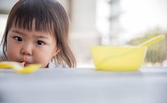 外食時の子供の料理、取り分けするか1品頼むか迷う…！
