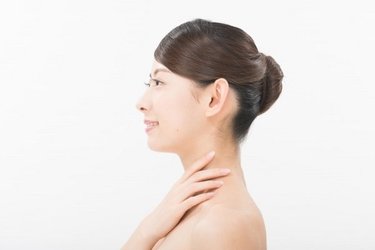 メイクで小顔に！骨格別・正しいシェーディング方法