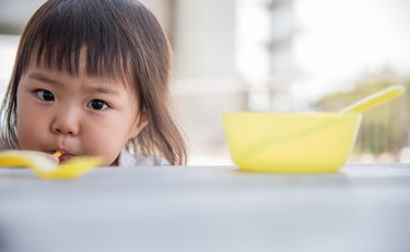 外食時の子供の料理、取り分けするか1品頼むか迷う…！