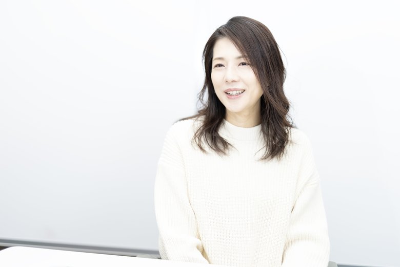 取材に応じる吉岡美穂さん