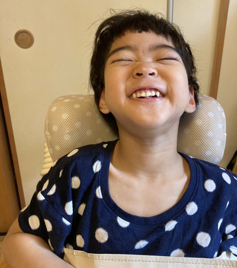 2020年6月、娘4歳自宅にて、朝食時の笑顔
