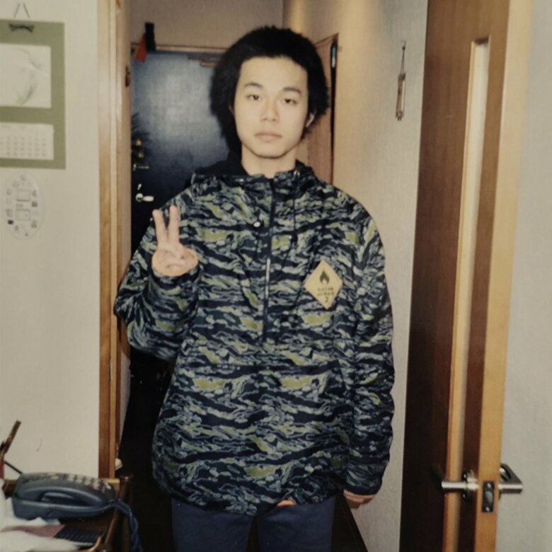 20歳のころの中山さん。親の会社が倒産し、豪邸を出てマンション暮らしに