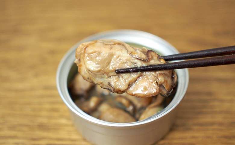 ▲「缶つま 広島県産 かき燻製醤油漬け」は60g入りで希望小売価格600円