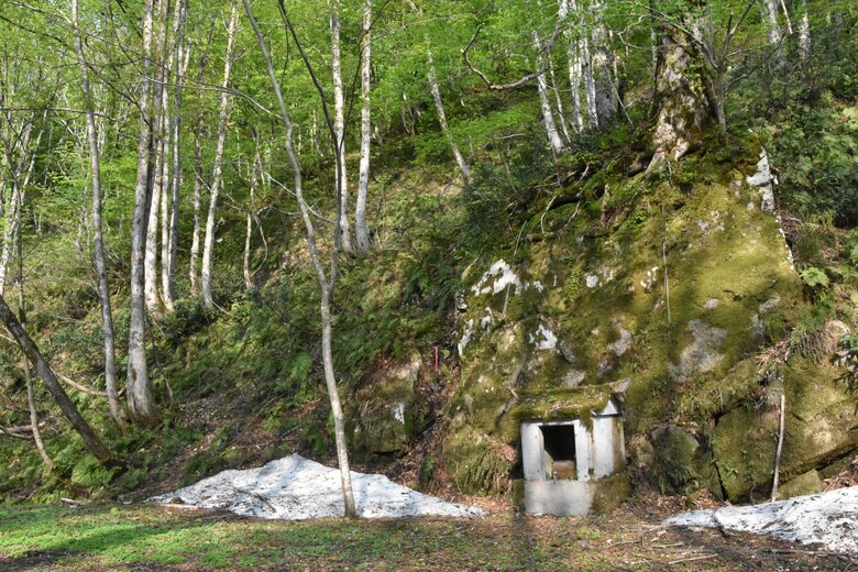 マタギたちに信仰されている山の神の祠