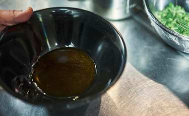 群雄割拠のラーメン業界。「絶品」「変わり種」自慢の“ミニ丼”が客足を伸ばす！