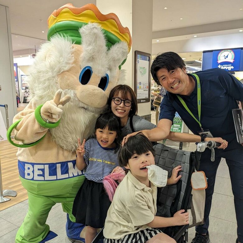 湘南ベルマーレのマスコット・キングベル1世と島村さんファミリー