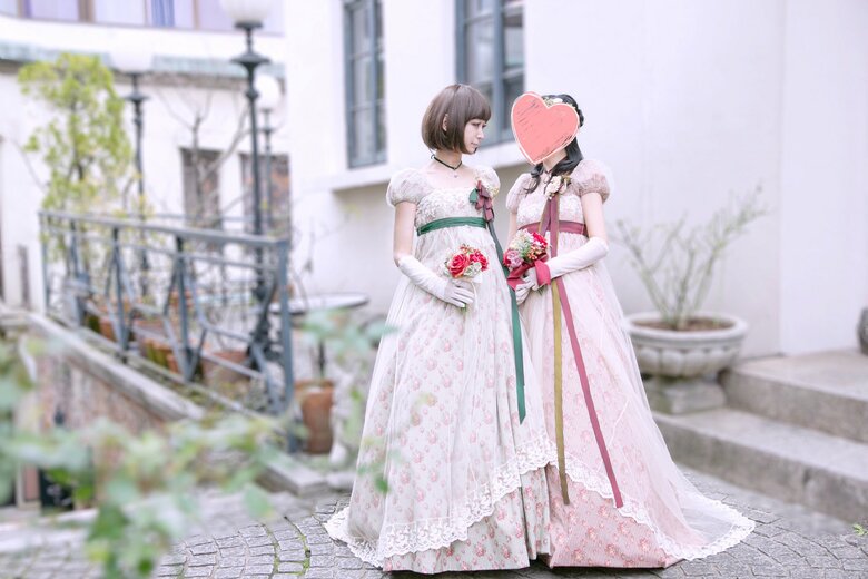 受け入れ先が見つかりづらく苦労した夫婦でドレス姿の結婚式