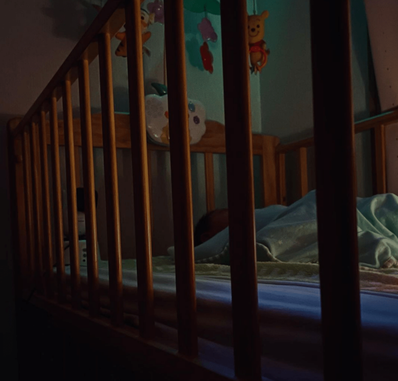 榎並アナのお子さんのベッドメリー