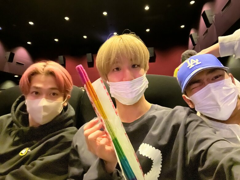 3人で一緒に映画を観に行ったときの1枚