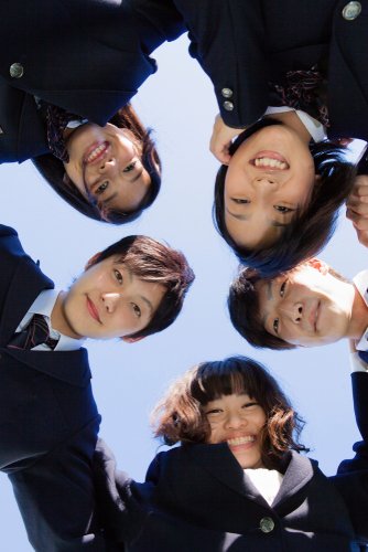 文／のざわやすえ
出版社での編集を経てフリーに。ライター・エディター活動の一方で、主婦雑誌で培った知識をもとに「暮らし方アドバイザー」として、整理収納や家事タスクのアドバイスでも活動中。また、趣味のソーイングではオーダー業も。働きながら育てた一男一女は、この春から高2、高1に。