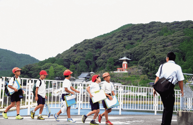 屋外での授業風景