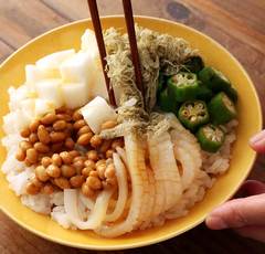 ねばねば丼レシピ「とろろ昆布の風味が効いた絶品の作り方」