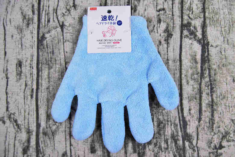 ダイソーのおすすめ商品「ヘアドライ手袋」のパッケージ画像