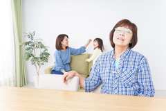 「バカ」「のろま」口が悪い義両親…孫への〝困った言動〟どう対処する？