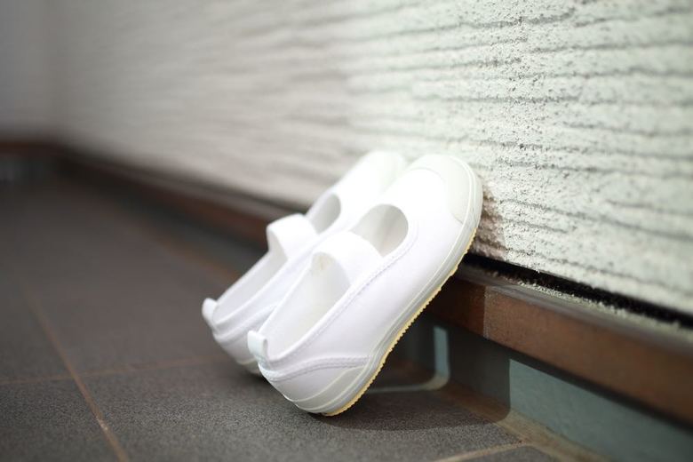 小学生の忘れ物に多い上履きのイメージ