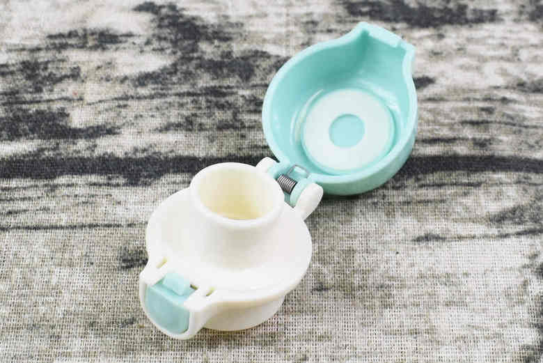 ダイソーのおすすめ商品「ワンプッシュペットボトルキャップ がぶ飲みタイプ」の商品画像