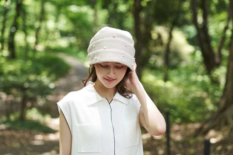 頭を優しく包み込むようなかぶり心地が特徴