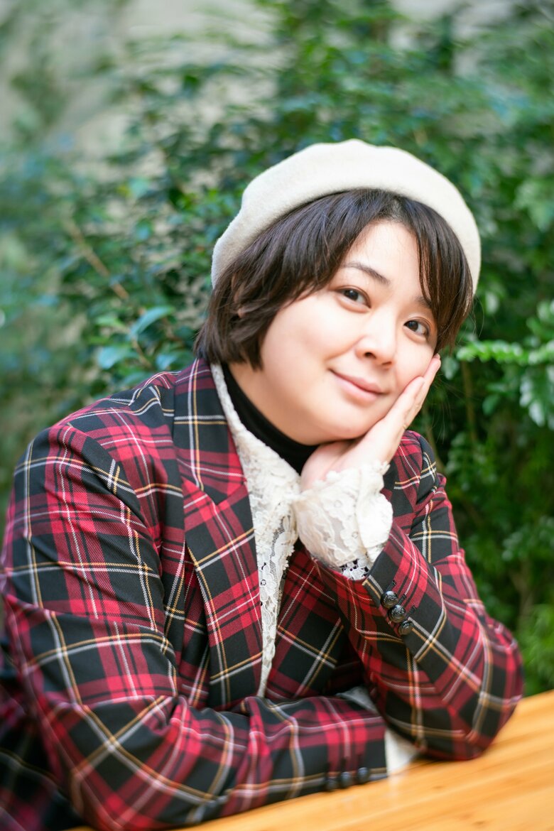 現在は舞台の脚本、演出、自身のショー、エッセイ執筆など幅広く手がける