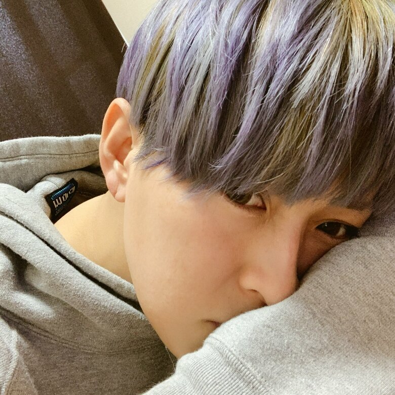 美少年にしかみえない！ころころ変わるヘアカラーを楽しむ水野さん